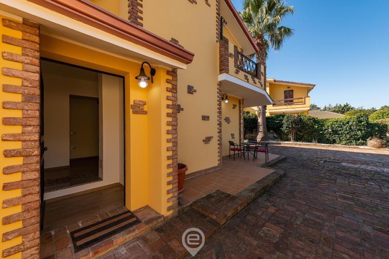 Villa Monica - Suites Іглесіас Екстер'єр фото