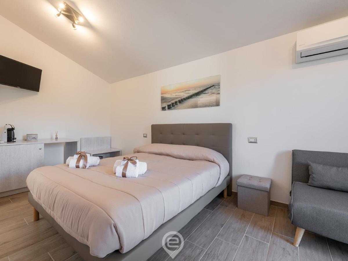 Villa Monica - Suites Іглесіас Екстер'єр фото